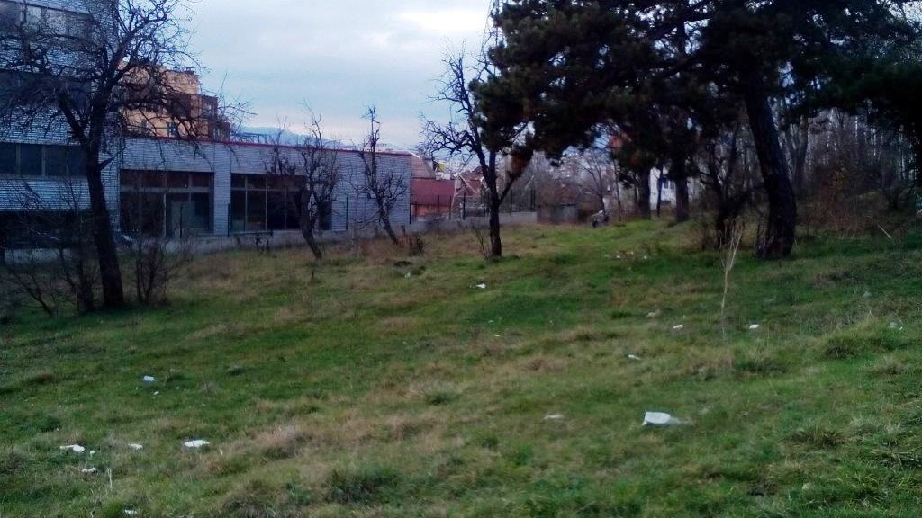 Нерегулиран поземлен имот с площ от 13 997 м2 в гр. София.