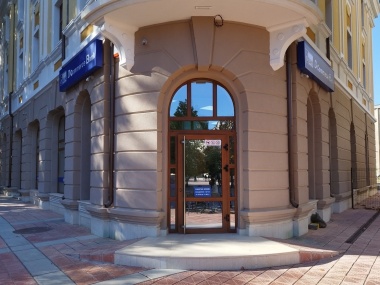 D Bank renovated and relocated its financial center in Dobrich